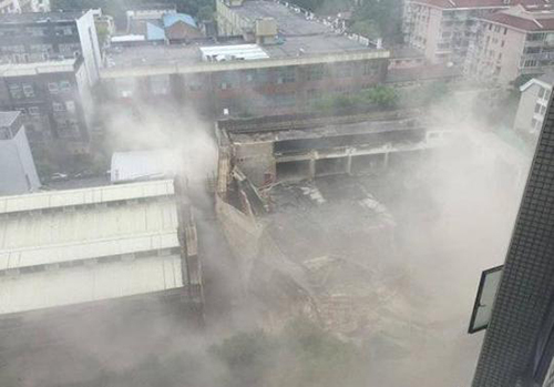 上海長寧區改建廠房坍塌--建筑人需注意這些！